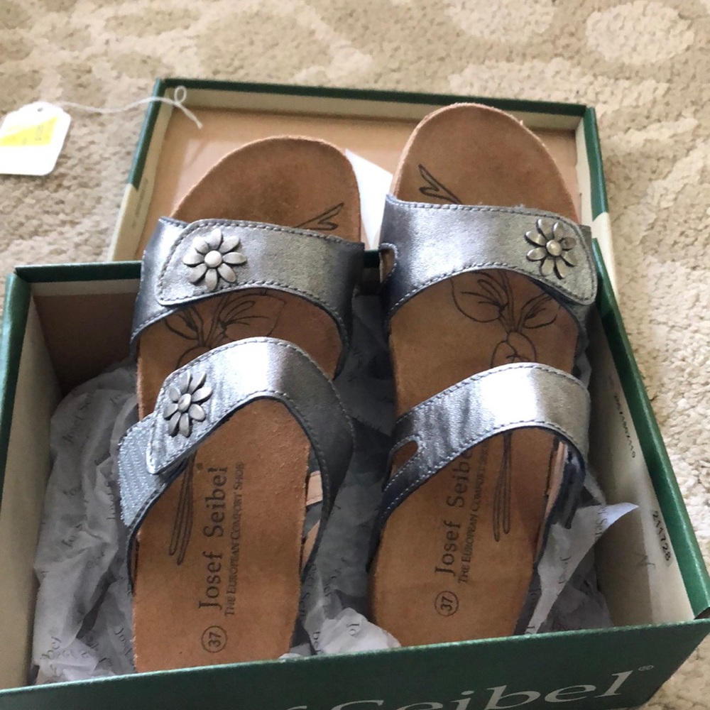 Sandals - Picture 2 of 5